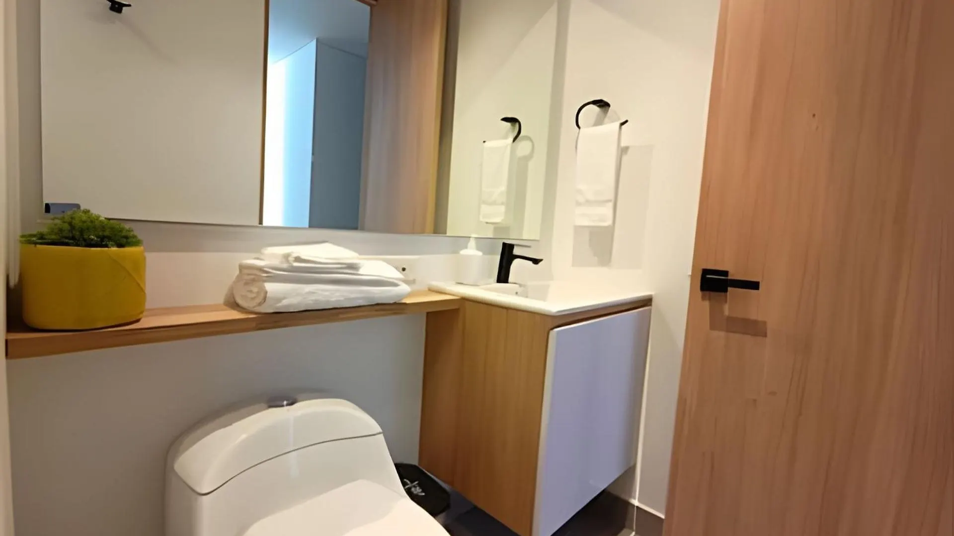 Apto 2 Hab, Balcon Privado, Parking, Wifi, Usaquen Bogota